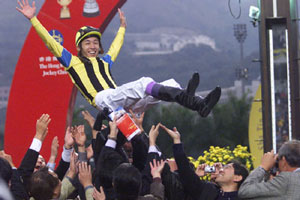 �t�@���ɓ��グ����镐�R��I